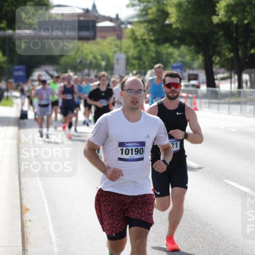 29.06.2025 - hella hamburg halbmarathon Jannik Wohlers http://msf.ph/oto/8203228 29.06.2025 09:48:20 Lombardsbrücke 1042, 2262, 2399, 3480, 3547, 4359, 4381, 5003, 5307, 5554, 6993, 7152, 7154, 8121, 8571, 9403, 9643, 10190, 12044, 13940, 15303, 15382, 15744, 16201, 17005, 17658, 18259, 18384, 18802 meine-sportfotos.de
