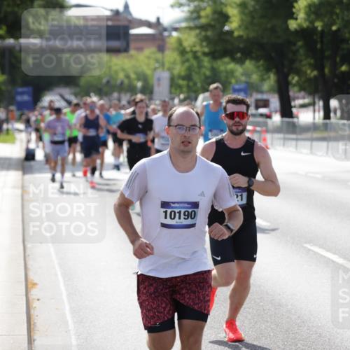 29.06.2025 - hella hamburg halbmarathon Jannik Wohlers http://msf.ph/oto/8203259 29.06.2025 09:48:20 Lombardsbrücke 1042, 2262, 2399, 3480, 3547, 4359, 4381, 5003, 5307, 5554, 6993, 7152, 7154, 8121, 8571, 9403, 9643, 10190, 12044, 13940, 15303, 15382, 15744, 16201, 17005, 17658, 18259, 18384, 18802 meine-sportfotos.de