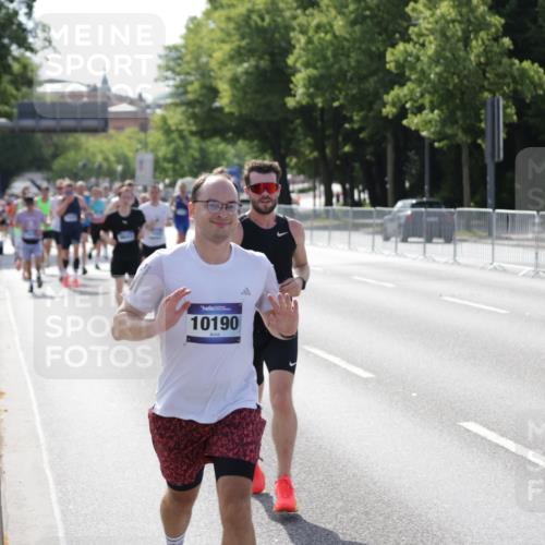 29.06.2025 - hella hamburg halbmarathon Jannik Wohlers http://msf.ph/oto/8203298 29.06.2025 09:48:21 Lombardsbrücke 1042, 2262, 2399, 3480, 3547, 4359, 4381, 5003, 5307, 6993, 7152, 7154, 8121, 8571, 9643, 10190, 10738, 12044, 13940, 14820, 15303, 15382, 15744, 16201, 17005, 18004, 18259, 18384, 18802 meine-sportfotos.de