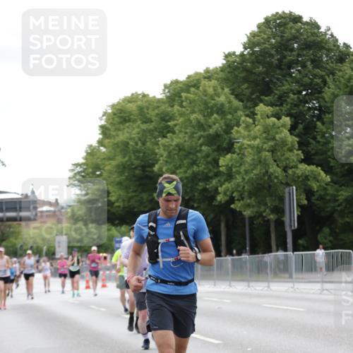 29.06.2025 - hella hamburg halbmarathon Jannik Wohlers http://msf.ph/oto/8203313 29.06.2025 10:25:41 Lombardsbrücke 5497, 6159, 8276, 8306, 8674, 10219, 11139, 11828, 11859, 12838, 12945, 12946, 14063, 14179, 14356, 14726, 17369, 19144 meine-sportfotos.de