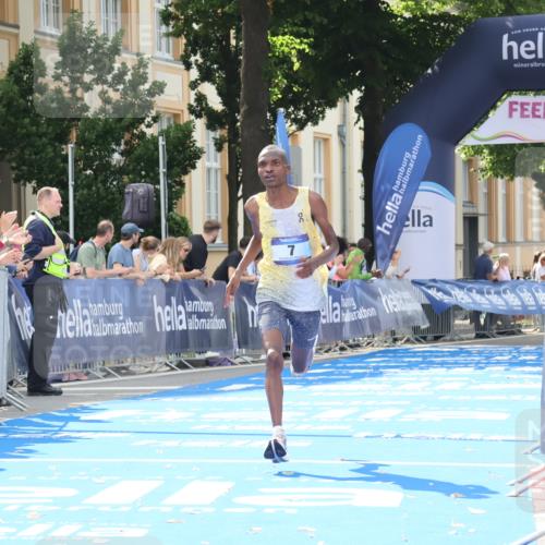 29.06.2025 - hella hamburg halbmarathon Strokosch-Dieckow http://msf.ph/oto/8203327 29.06.2025 10:02:57 Ziel 7, 9, 23 meine-sportfotos.de