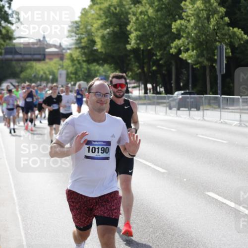 29.06.2025 - hella hamburg halbmarathon Jannik Wohlers http://msf.ph/oto/8203336 29.06.2025 09:48:21 Lombardsbrücke 1042, 2262, 2399, 3480, 3547, 4359, 4381, 5003, 5307, 6993, 7152, 7154, 8121, 8571, 9643, 10190, 10738, 12044, 13940, 14820, 15303, 15382, 15744, 16201, 17005, 18004, 18259, 18384, 18802 meine-sportfotos.de