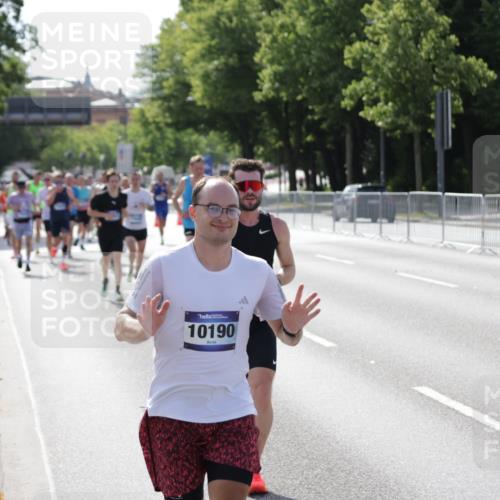 29.06.2025 - hella hamburg halbmarathon Jannik Wohlers http://msf.ph/oto/8203368 29.06.2025 09:48:21 Lombardsbrücke 1042, 2262, 2399, 3480, 3547, 4359, 4381, 5003, 5307, 6993, 7152, 7154, 8121, 8571, 9643, 10190, 10738, 12044, 13940, 14820, 15303, 15382, 15744, 16201, 17005, 18004, 18259, 18384, 18802 meine-sportfotos.de