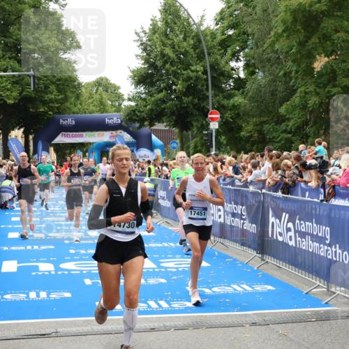 29.06.2025 - hella hamburg halbmarathon Zöllner http://msf.ph/oto/8203410 29.06.2025 10:48:02 Ziel 1086, 1604, 1613, 4528, 4601, 5022, 6377, 12724, 12747, 12808, 14730, 15333, 16766, 17451, 18206, 18922, 19198 meine-sportfotos.de
