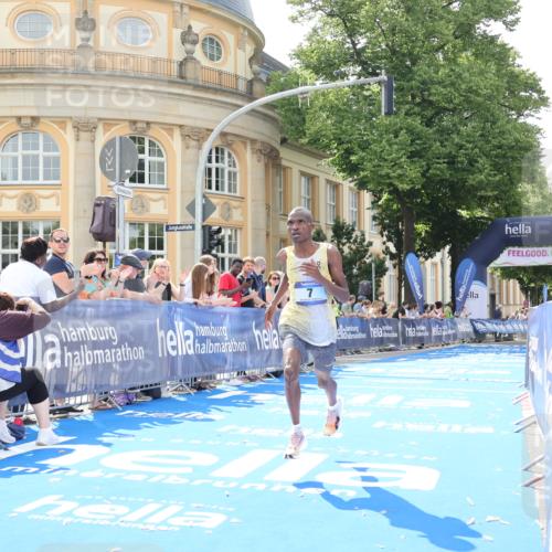 29.06.2025 - hella hamburg halbmarathon Strokosch-Dieckow http://msf.ph/oto/8203426 29.06.2025 10:02:58 Ziel 7, 9, 23 meine-sportfotos.de