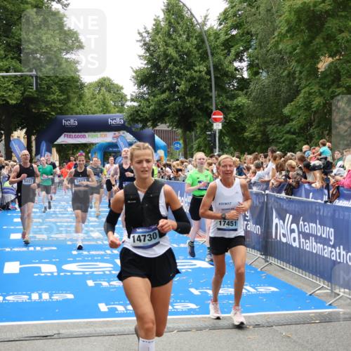29.06.2025 - hella hamburg halbmarathon Zöllner http://msf.ph/oto/8203463 29.06.2025 10:48:02 Ziel 1086, 1604, 1613, 4528, 4601, 5022, 6377, 12724, 12747, 12808, 14730, 15333, 16766, 17451, 18206, 18922, 19198 meine-sportfotos.de