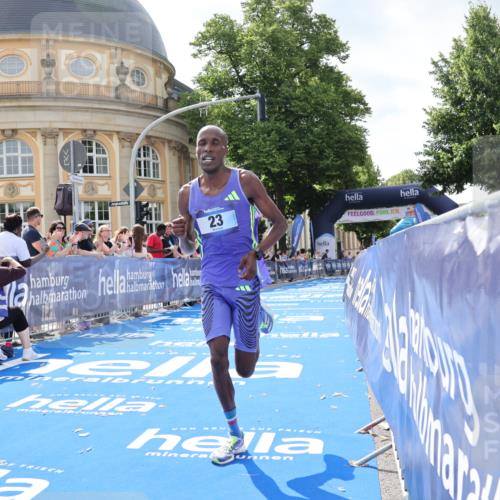 29.06.2025 - hella hamburg halbmarathon Strokosch-Dieckow http://msf.ph/oto/8203528 29.06.2025 10:03:09 Ziel 16, 23 meine-sportfotos.de