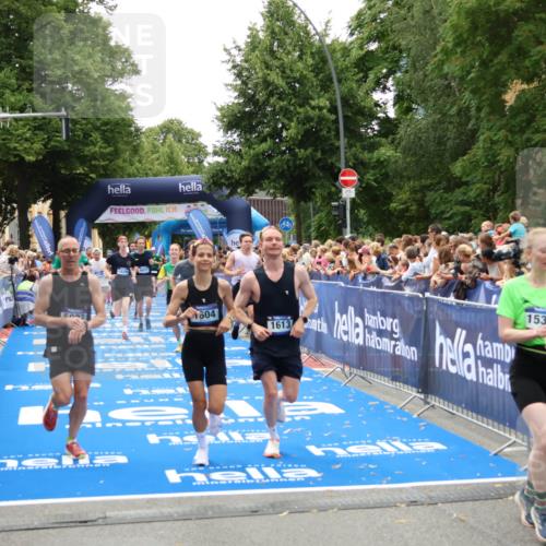 29.06.2025 - hella hamburg halbmarathon Zöllner http://msf.ph/oto/8203532 29.06.2025 10:48:04 Ziel 1086, 1604, 1613, 4324, 4528, 4601, 5022, 6377, 12706, 12724, 12747, 12808, 13570, 15333, 16149, 16766, 18206, 18922, 19198 meine-sportfotos.de
