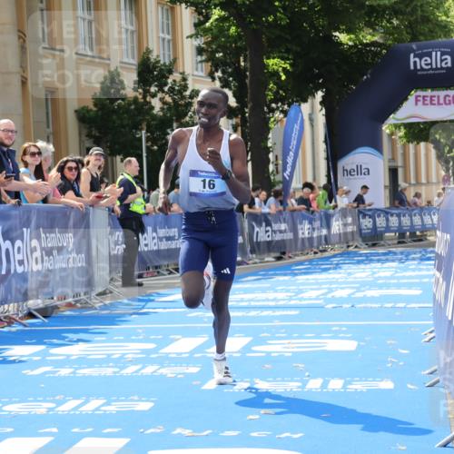 29.06.2025 - hella hamburg halbmarathon Strokosch-Dieckow http://msf.ph/oto/8203561 29.06.2025 10:03:14 Ziel 16 meine-sportfotos.de