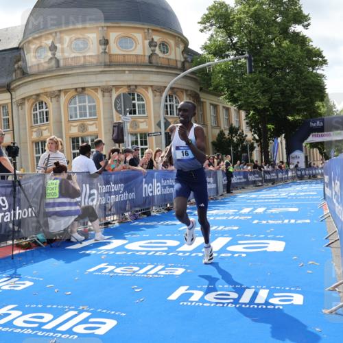 29.06.2025 - hella hamburg halbmarathon Strokosch-Dieckow http://msf.ph/oto/8203608 29.06.2025 10:03:15 Ziel 16 meine-sportfotos.de