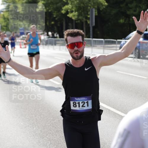 29.06.2025 - hella hamburg halbmarathon Jannik Wohlers http://msf.ph/oto/8203626 29.06.2025 09:48:22 Lombardsbrücke 1042, 2262, 2399, 3480, 3547, 4359, 4381, 5003, 5124, 5307, 6993, 7152, 7154, 8121, 8571, 9643, 10190, 10738, 12044, 13137, 13372, 13940, 14820, 15161, 15303, 15382, 15744, 16201, 18004, 18259, 18384, 18802 meine-sportfotos.de