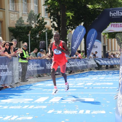 29.06.2025 - hella hamburg halbmarathon Strokosch-Dieckow http://msf.ph/oto/8203707 29.06.2025 10:03:55 Ziel 13 meine-sportfotos.de