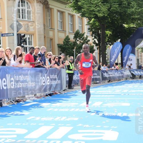 29.06.2025 - hella hamburg halbmarathon Strokosch-Dieckow http://msf.ph/oto/8203727 29.06.2025 10:03:55 Ziel 13 meine-sportfotos.de