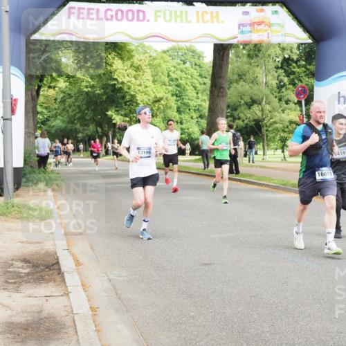 29.06.2025 - hella hamburg halbmarathon MichiJ http://msf.ph/oto/8203743 29.06.2025 10:22:00 Zwischen KM18-KM19 1707, 1990, 14276, 16425, 16619 meine-sportfotos.de