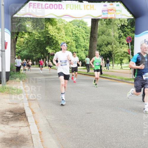29.06.2025 - hella hamburg halbmarathon MichiJ http://msf.ph/oto/8203756 29.06.2025 10:22:01 Zwischen KM18-KM19 1707, 1990, 13199, 16425, 16619 meine-sportfotos.de
