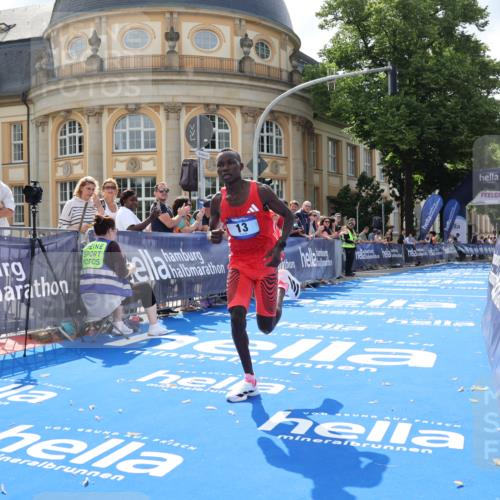 29.06.2025 - hella hamburg halbmarathon Strokosch-Dieckow http://msf.ph/oto/8203759 29.06.2025 10:03:56 Ziel 13 meine-sportfotos.de