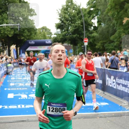29.06.2025 - hella hamburg halbmarathon Zöllner http://msf.ph/oto/8203762 29.06.2025 10:48:10 Ziel 1086, 1914, 4324, 4711, 9544, 9626, 9638, 12706, 12724, 12747, 13570, 14192, 15973, 16094, 16149, 16269 meine-sportfotos.de