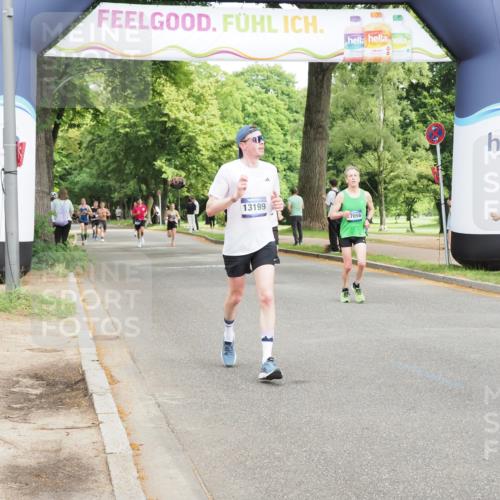 29.06.2025 - hella hamburg halbmarathon MichiJ http://msf.ph/oto/8203795 29.06.2025 10:22:01 Zwischen KM18-KM19 1707, 1990, 13199, 16425, 16619 meine-sportfotos.de