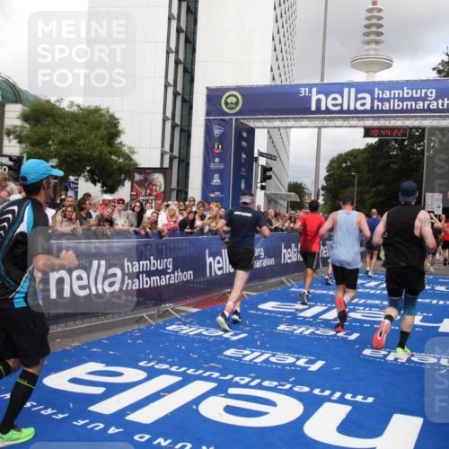 29.06.2025 - hella hamburg halbmarathon Michael Strokosch http://msf.ph/oto/8203827 29.06.2025 10:44:21 Ziel 1220, 1413, 1415, 5275, 5884, 7005, 8722, 9444, 12159, 12528, 14686, 14687, 15225, 15280, 16301, 16316, 16547, 16893, 18691 meine-sportfotos.de