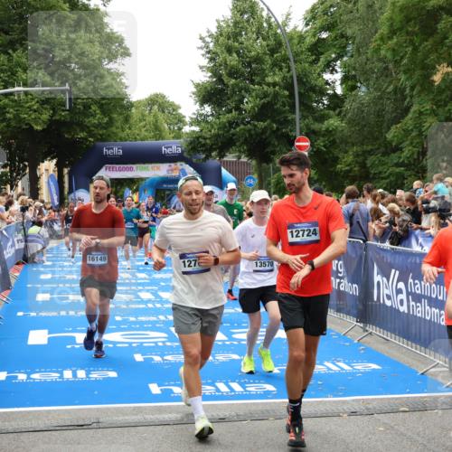 29.06.2025 - hella hamburg halbmarathon Zöllner http://msf.ph/oto/8203852 29.06.2025 10:48:11 Ziel 1086, 1914, 4324, 4711, 9544, 9626, 9638, 12685, 12706, 12724, 12747, 13570, 14192, 14814, 15590, 15973, 15981, 16094, 16149, 16269 meine-sportfotos.de