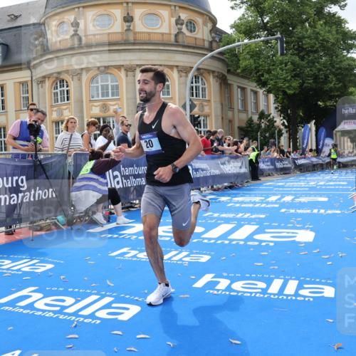29.06.2025 - hella hamburg halbmarathon Strokosch-Dieckow http://msf.ph/oto/8203893 29.06.2025 10:04:26 Ziel 8, 20, 58, 59 meine-sportfotos.de