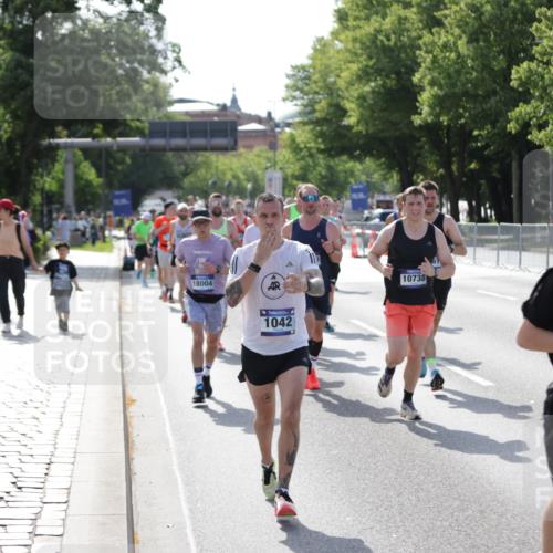 29.06.2025 - hella hamburg halbmarathon Jannik Wohlers http://msf.ph/oto/8203947 29.06.2025 09:48:25 Lombardsbrücke 1042, 2262, 3547, 4062, 4359, 4381, 5003, 5124, 5307, 6993, 7152, 7154, 7482, 8002, 8121, 8571, 9643, 10190, 10738, 11177, 12044, 13137, 13372, 13940, 14820, 15161, 15303, 15382, 15744, 16201, 17078, 17612, 18004, 18259, 18384, 18614, 19004 meine-sportfotos.de
