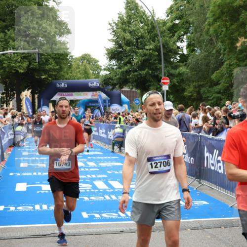 29.06.2025 - hella hamburg halbmarathon Zöllner http://msf.ph/oto/8203973 29.06.2025 10:48:12 Ziel 1914, 4324, 4711, 9544, 9626, 9638, 12685, 12706, 13570, 14192, 14814, 15590, 15973, 15981, 16094, 16149, 16269 meine-sportfotos.de