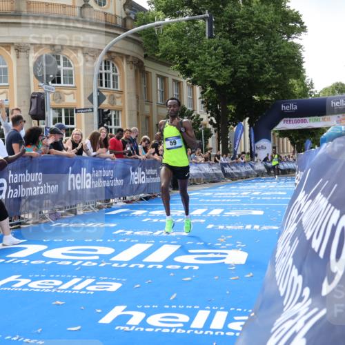 29.06.2025 - hella hamburg halbmarathon Strokosch-Dieckow http://msf.ph/oto/8203989 29.06.2025 10:04:30 Ziel 58, 59 meine-sportfotos.de