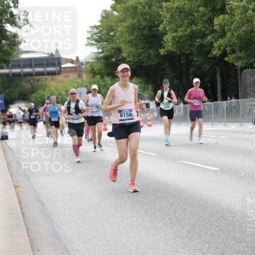 29.06.2025 - hella hamburg halbmarathon Jannik Wohlers http://msf.ph/oto/8204001 29.06.2025 10:25:47 Lombardsbrücke 3617, 4267, 4268, 4315, 6159, 8276, 8306, 8674, 11107, 11139, 12826, 12827, 14063, 14179, 14356, 14726, 17712, 19144 meine-sportfotos.de