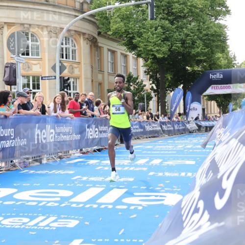 29.06.2025 - hella hamburg halbmarathon Strokosch-Dieckow http://msf.ph/oto/8204070 29.06.2025 10:04:33 Ziel 58 meine-sportfotos.de