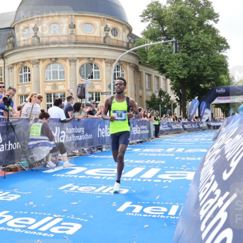 29.06.2025 - hella hamburg halbmarathon Strokosch-Dieckow http://msf.ph/oto/8204084 29.06.2025 10:04:34 Ziel 58 meine-sportfotos.de