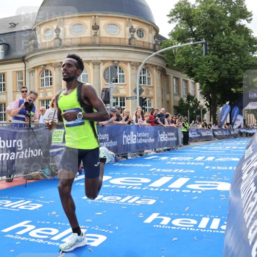29.06.2025 - hella hamburg halbmarathon Strokosch-Dieckow http://msf.ph/oto/8204105 29.06.2025 10:04:34 Ziel 58 meine-sportfotos.de
