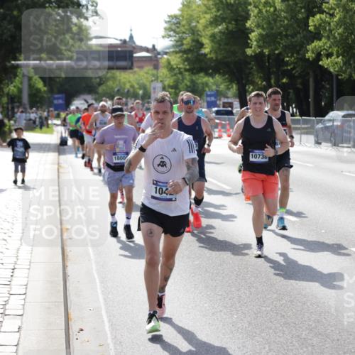 29.06.2025 - hella hamburg halbmarathon Jannik Wohlers http://msf.ph/oto/8204117 29.06.2025 09:48:26 Lombardsbrücke 1042, 1571, 2262, 3547, 4062, 4359, 4381, 5003, 5124, 5307, 6993, 7152, 7154, 7310, 7482, 8002, 8121, 8571, 9643, 10190, 10738, 11106, 11177, 12044, 13137, 13372, 13940, 14820, 15161, 15303, 15382, 15744, 16201, 17078, 17612, 18004, 18259, 18384, 18614, 19004 meine-sportfotos.de