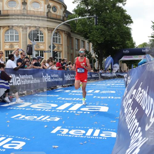 29.06.2025 - hella hamburg halbmarathon Strokosch-Dieckow http://msf.ph/oto/8204140 29.06.2025 10:05:12 Ziel 19, 21, 20052, 20518 meine-sportfotos.de