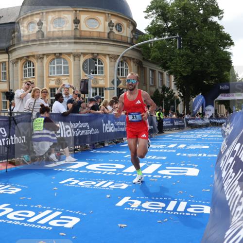 29.06.2025 - hella hamburg halbmarathon Strokosch-Dieckow http://msf.ph/oto/8204156 29.06.2025 10:05:12 Ziel 19, 21, 20052, 20518 meine-sportfotos.de