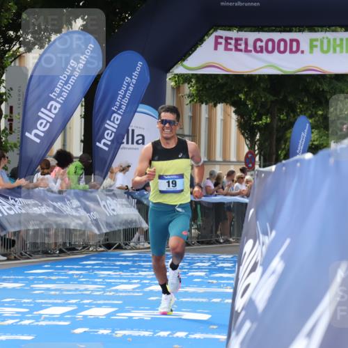 29.06.2025 - hella hamburg halbmarathon Strokosch-Dieckow http://msf.ph/oto/8204173 29.06.2025 10:05:19 Ziel 17, 19 meine-sportfotos.de