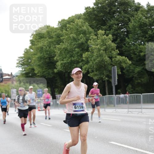 29.06.2025 - hella hamburg halbmarathon Jannik Wohlers http://msf.ph/oto/8204189 29.06.2025 10:25:49 Lombardsbrücke 3617, 4267, 4268, 4315, 6159, 8276, 8306, 8674, 8942, 11107, 11139, 12826, 12827, 14063, 14356, 14726, 17712, 19144 meine-sportfotos.de