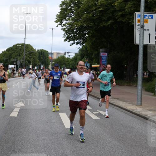 29.06.2025 - hella hamburg halbmarathon Yannick Fuchs http://msf.ph/oto/8204216 29.06.2025 10:32:11 20KM 1290, 1505, 2196, 2404, 3790, 5042, 5791, 5923, 6047, 6458, 9017, 9914, 9944, 10190, 10451, 10922, 11106, 11423, 12739, 12900, 13141, 13148, 13372, 15410, 16992, 17137, 18103, 18159, 18193, 18216, 18357, 18986 meine-sportfotos.de