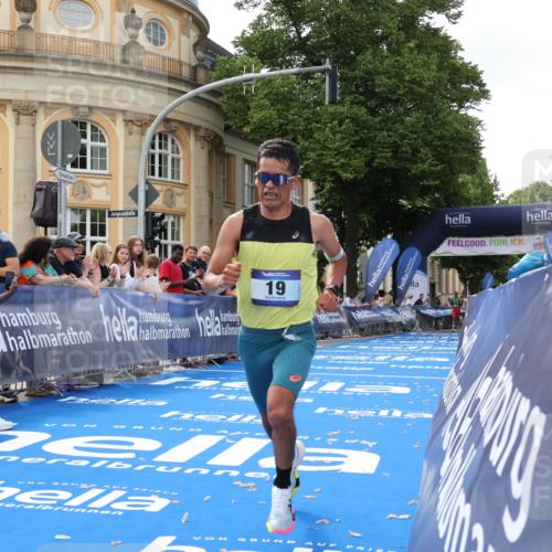 29.06.2025 - hella hamburg halbmarathon Strokosch-Dieckow http://msf.ph/oto/8204256 29.06.2025 10:05:21 Ziel 17, 19 meine-sportfotos.de