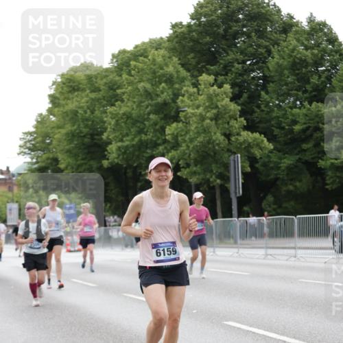 29.06.2025 - hella hamburg halbmarathon Jannik Wohlers http://msf.ph/oto/8204292 29.06.2025 10:25:49 Lombardsbrücke 3617, 4267, 4268, 4315, 6159, 8276, 8306, 8674, 8942, 11107, 11139, 12826, 12827, 14063, 14356, 14726, 17712, 19144 meine-sportfotos.de