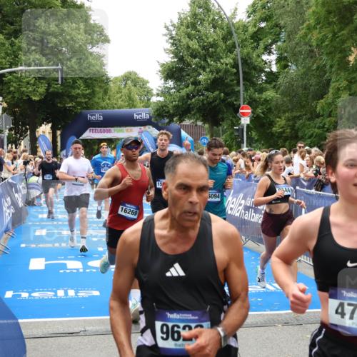 29.06.2025 - hella hamburg halbmarathon Zöllner http://msf.ph/oto/8204306 29.06.2025 10:48:16 Ziel 1914, 7599, 8916, 9544, 9626, 11211, 12685, 14192, 14797, 14814, 15590, 15629, 15973, 15981, 16094, 16269, 18963, 19127 meine-sportfotos.de