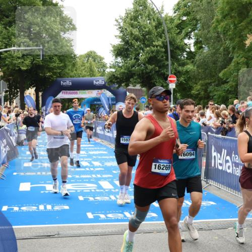 29.06.2025 - hella hamburg halbmarathon Zöllner http://msf.ph/oto/8204375 29.06.2025 10:48:17 Ziel 1914, 7599, 8916, 9544, 11211, 12685, 14192, 14797, 14814, 15590, 15629, 15973, 15981, 16269, 18963, 19127 meine-sportfotos.de