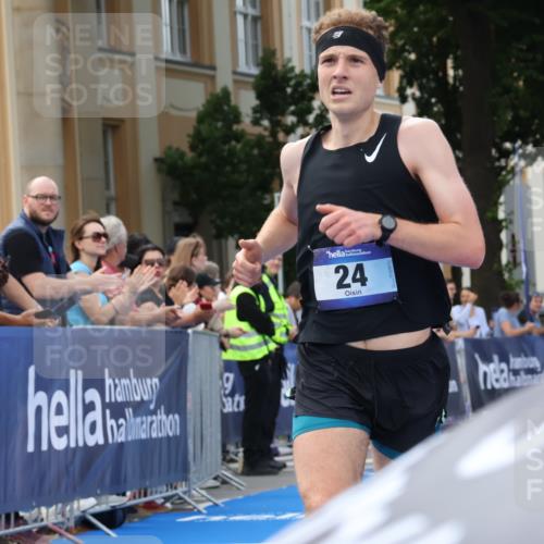 29.06.2025 - hella hamburg halbmarathon Strokosch-Dieckow http://msf.ph/oto/8204376 29.06.2025 10:06:01 Ziel 24 meine-sportfotos.de