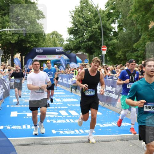 29.06.2025 - hella hamburg halbmarathon Zöllner http://msf.ph/oto/8204440 29.06.2025 10:48:17 Ziel 1914, 7599, 8916, 9544, 11211, 12685, 14192, 14797, 14814, 15590, 15629, 15973, 15981, 16269, 18963, 19127 meine-sportfotos.de