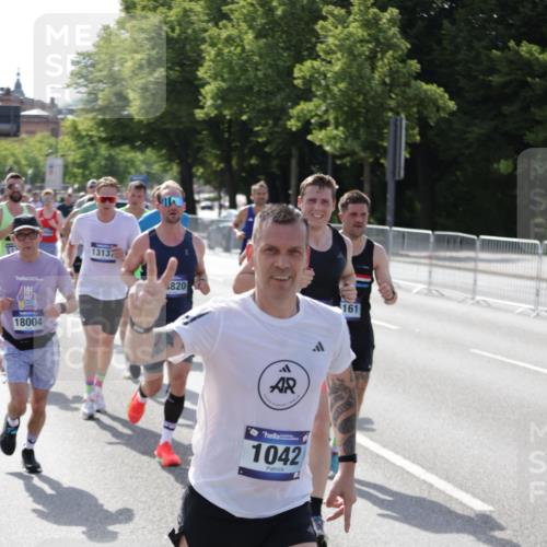 29.06.2025 - hella hamburg halbmarathon Jannik Wohlers http://msf.ph/oto/8204452 29.06.2025 09:48:27 Lombardsbrücke 1042, 1571, 2262, 3547, 4062, 4359, 4381, 5003, 5124, 5307, 6993, 7310, 7482, 8002, 8121, 8571, 9643, 10190, 10738, 11106, 11177, 11423, 12044, 13137, 13372, 13940, 14820, 15161, 15303, 15382, 15744, 16201, 17078, 17612, 18004, 18062, 18259, 18384, 18614, 19004 meine-sportfotos.de