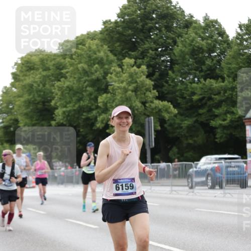 29.06.2025 - hella hamburg halbmarathon Jannik Wohlers http://msf.ph/oto/8204501 29.06.2025 10:25:49 Lombardsbrücke 3617, 4267, 4268, 4315, 6159, 8276, 8306, 8674, 8942, 11107, 11139, 12826, 12827, 14063, 14356, 14726, 17712, 19144 meine-sportfotos.de
