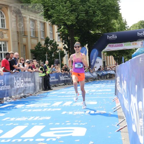 29.06.2025 - hella hamburg halbmarathon Strokosch-Dieckow http://msf.ph/oto/8204548 29.06.2025 10:09:01 Ziel 29 meine-sportfotos.de