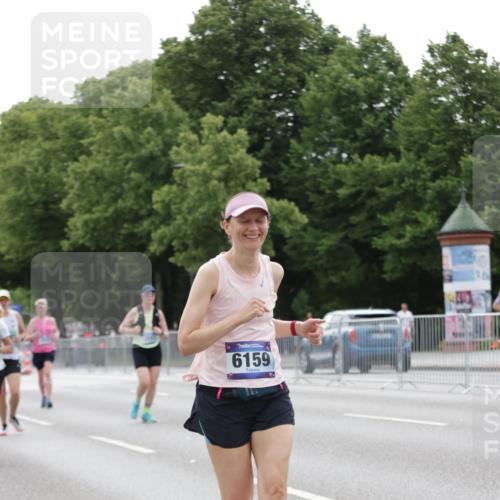 29.06.2025 - hella hamburg halbmarathon Jannik Wohlers http://msf.ph/oto/8204657 29.06.2025 10:25:50 Lombardsbrücke 3617, 4267, 4268, 4315, 6159, 8276, 8306, 8674, 8942, 11107, 12826, 12827, 14063, 14356, 14726, 17712, 19144 meine-sportfotos.de