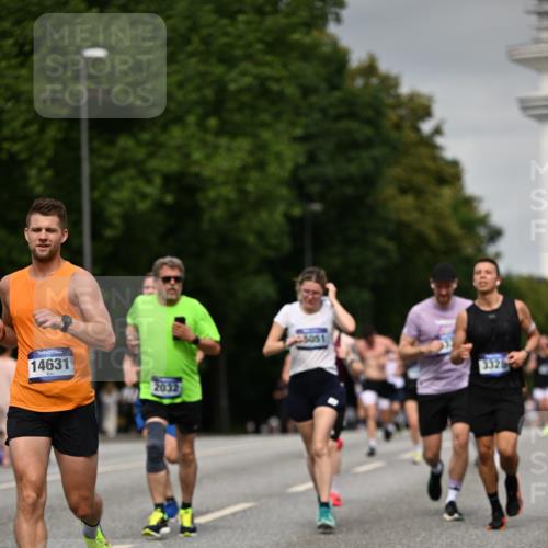 29.06.2025 - hella hamburg halbmarathon Dr. Thomas Lammeyer http://msf.ph/oto/8204666 29.06.2025 10:11:58 Kennedybrücke 1079, 1173, 1427, 1893, 2032, 2136, 3328, 3922, 3929, 4228, 5899, 6196, 7019, 7476, 7760, 9338 meine-sportfotos.de