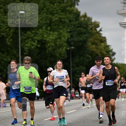29.06.2025 - hella hamburg halbmarathon Dr. Thomas Lammeyer http://msf.ph/oto/8204740 29.06.2025 10:11:58 Kennedybrücke 1079, 1173, 1427, 1893, 2032, 2136, 3328, 3922, 3929, 4228, 5899, 6196, 7019, 7476, 7760, 9338 meine-sportfotos.de